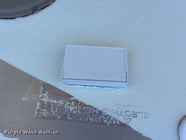 image for item NB9335 2006 Forest River Rockwood camper