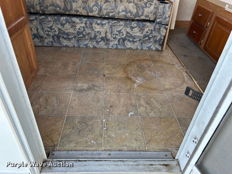 image for item NB9335 2006 Forest River Rockwood camper