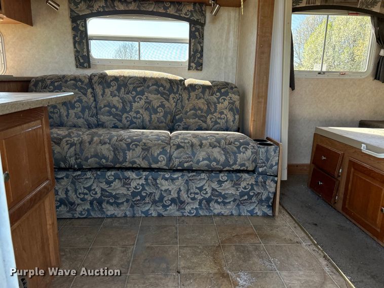 image for item NB9335 2006 Forest River Rockwood camper