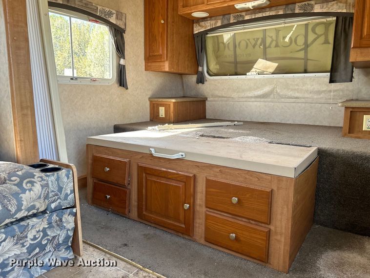 image for item NB9335 2006 Forest River Rockwood camper