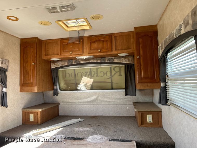 image for item NB9335 2006 Forest River Rockwood camper