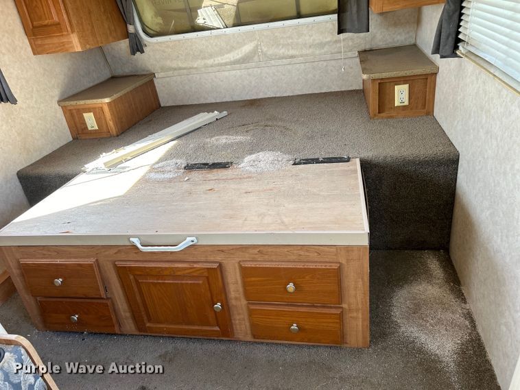 image for item NB9335 2006 Forest River Rockwood camper