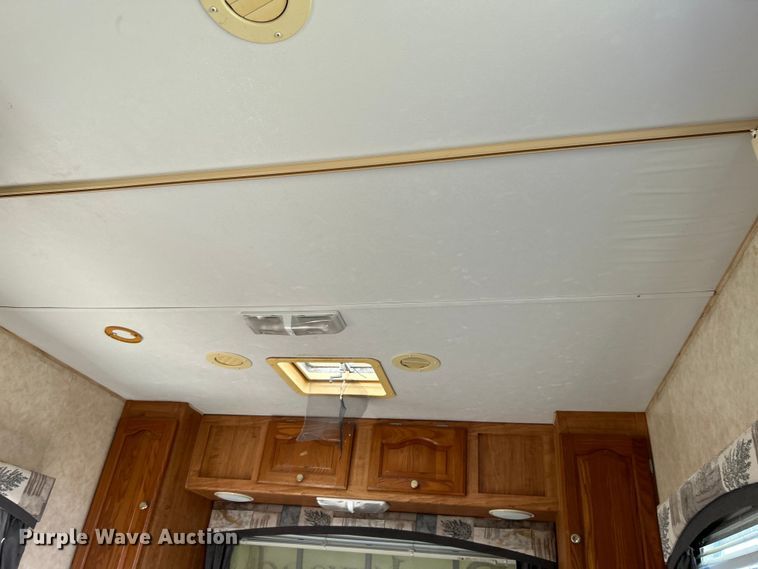 image for item NB9335 2006 Forest River Rockwood camper