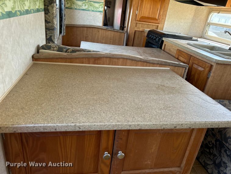 image for item NB9335 2006 Forest River Rockwood camper