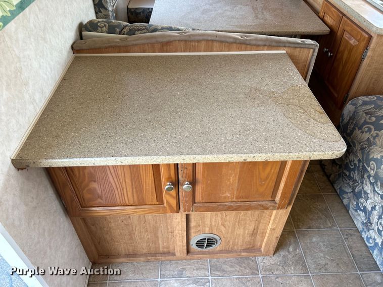 image for item NB9335 2006 Forest River Rockwood camper