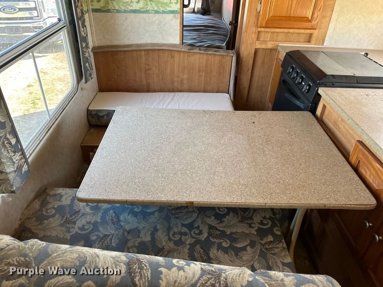 image for item NB9335 2006 Forest River Rockwood camper