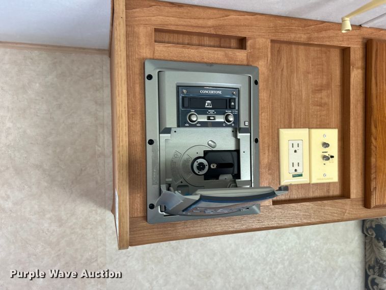 image for item NB9335 2006 Forest River Rockwood camper