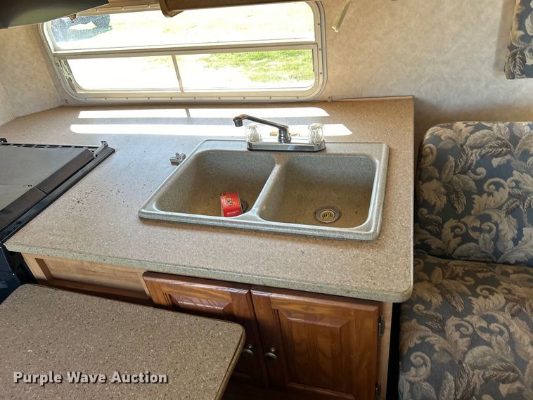 image for item NB9335 2006 Forest River Rockwood camper