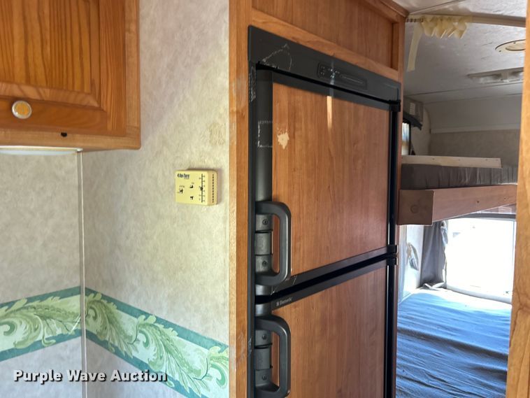 image for item NB9335 2006 Forest River Rockwood camper