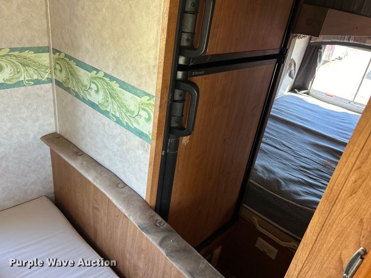 image for item NB9335 2006 Forest River Rockwood camper