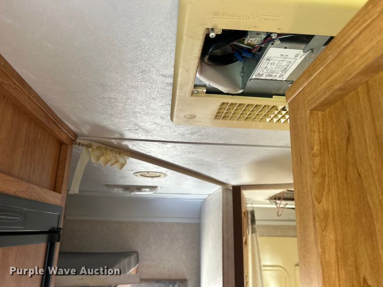 image for item NB9335 2006 Forest River Rockwood camper