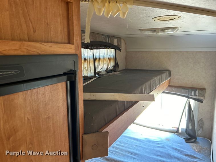 image for item NB9335 2006 Forest River Rockwood camper