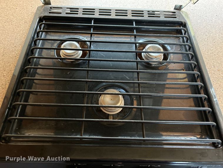 image for item NB9335 2006 Forest River Rockwood camper