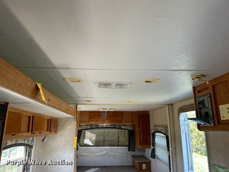 image for item NB9335 2006 Forest River Rockwood camper