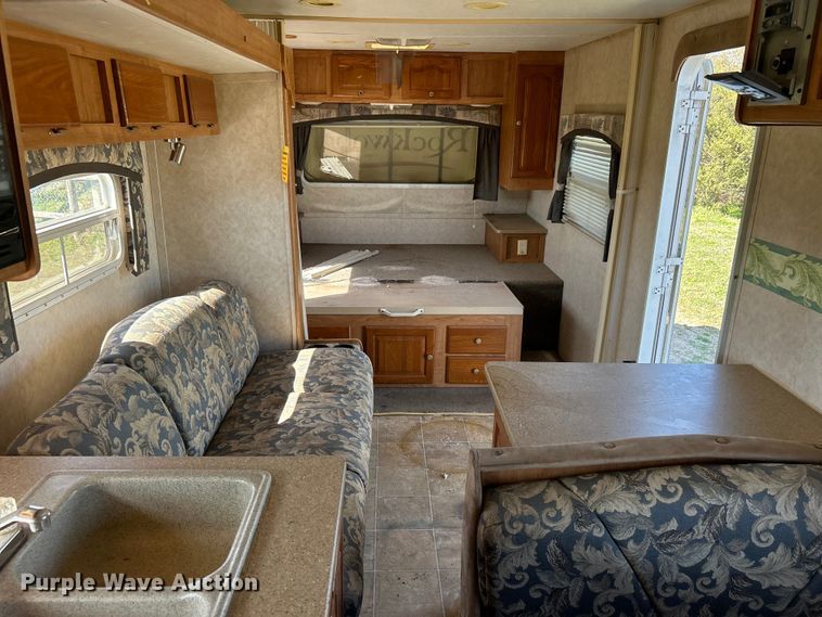 image for item NB9335 2006 Forest River Rockwood camper