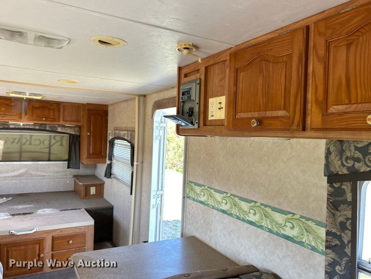 image for item NB9335 2006 Forest River Rockwood camper