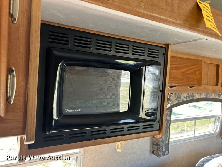 image for item NB9335 2006 Forest River Rockwood camper