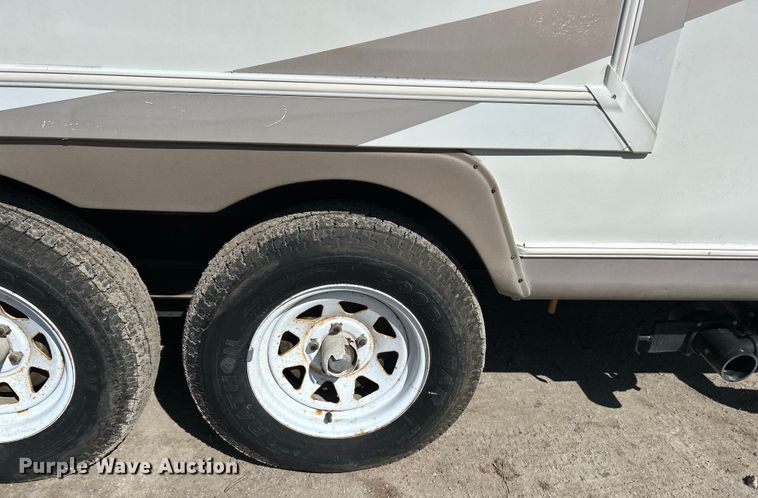 image for item NB9335 2006 Forest River Rockwood camper