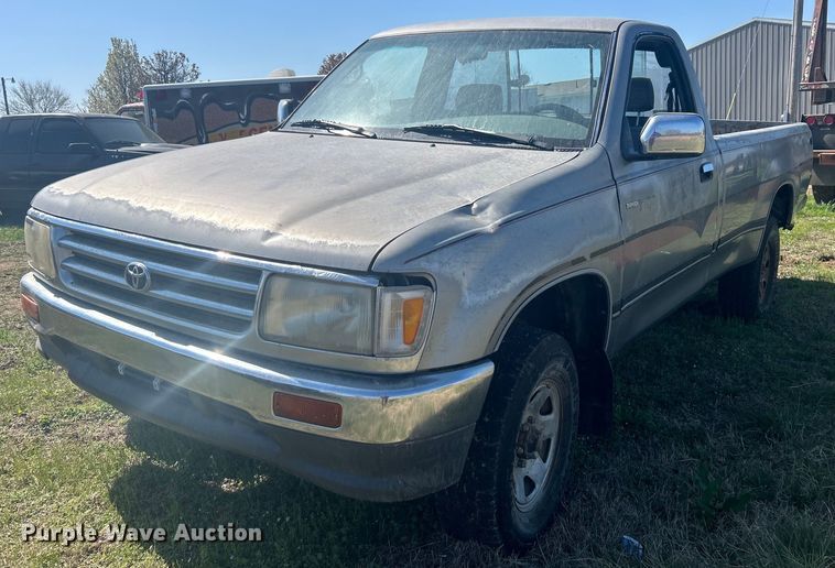 image for item NB9348 1993 Toyota T100 pickup truck
