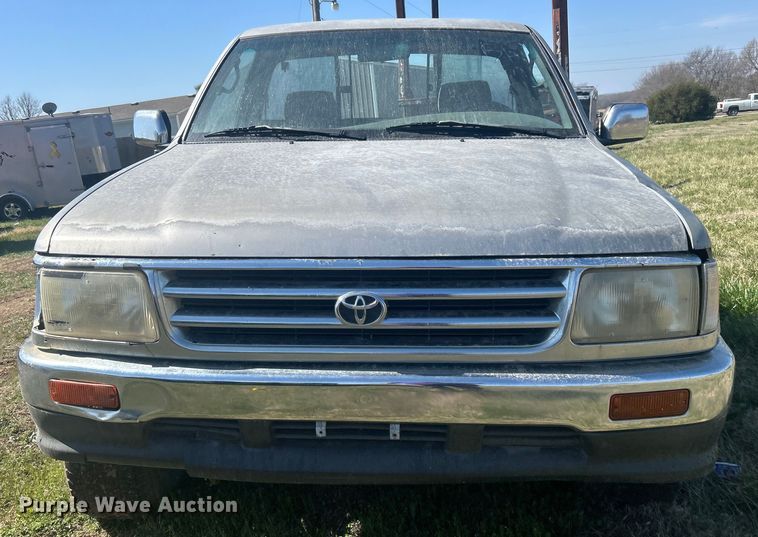 image for item NB9348 1993 Toyota T100 pickup truck