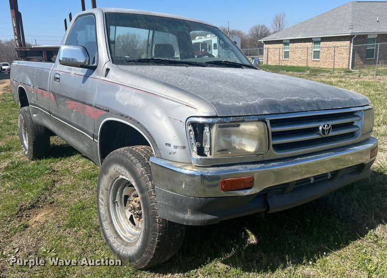 image for item NB9348 1993 Toyota T100 pickup truck