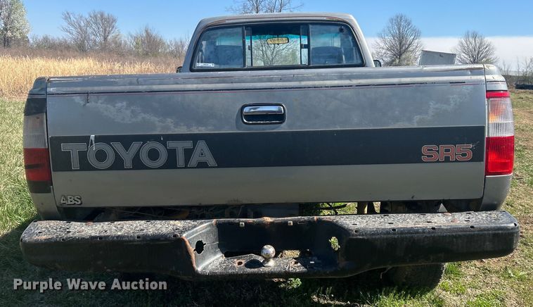 image for item NB9348 1993 Toyota T100 pickup truck