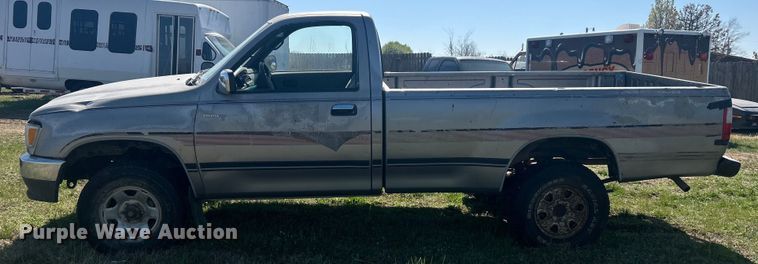 image for item NB9348 1993 Toyota T100 pickup truck