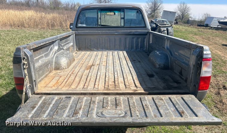 image for item NB9348 1993 Toyota T100 pickup truck