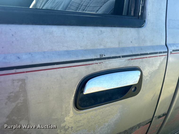 image for item NB9348 1993 Toyota T100 pickup truck