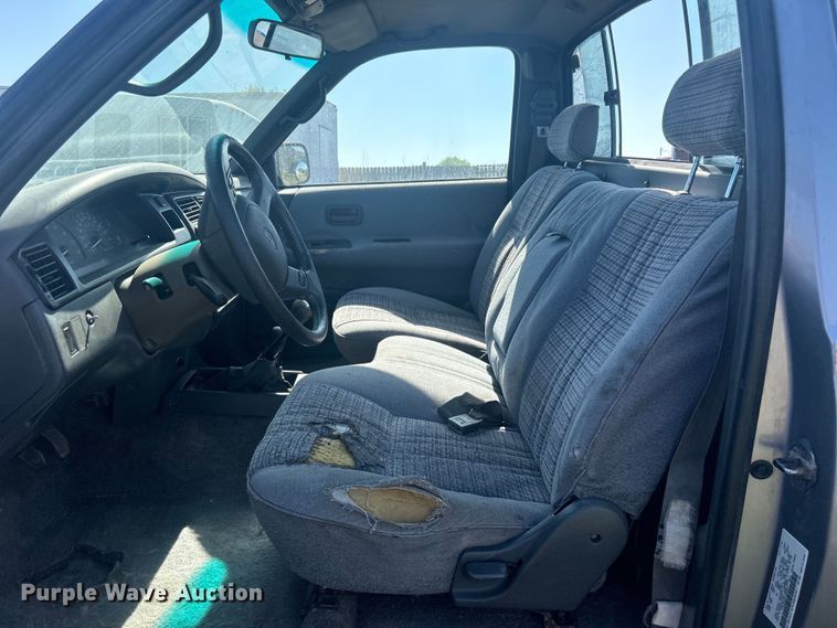 image for item NB9348 1993 Toyota T100 pickup truck