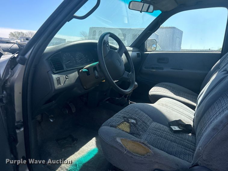 image for item NB9348 1993 Toyota T100 pickup truck