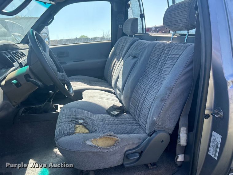 image for item NB9348 1993 Toyota T100 pickup truck