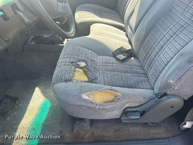 image for item NB9348 1993 Toyota T100 pickup truck