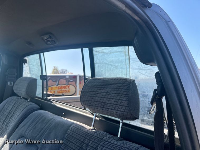 image for item NB9348 1993 Toyota T100 pickup truck