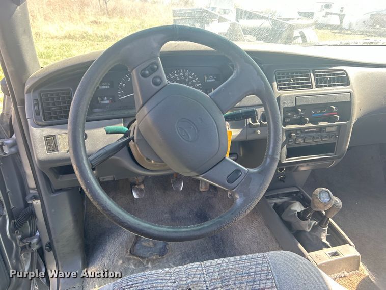 image for item NB9348 1993 Toyota T100 pickup truck