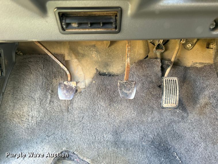 image for item NB9348 1993 Toyota T100 pickup truck