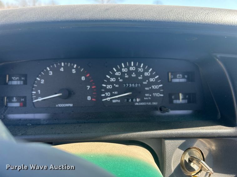 image for item NB9348 1993 Toyota T100 pickup truck