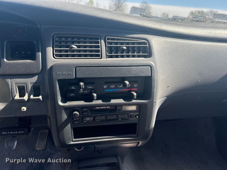 image for item NB9348 1993 Toyota T100 pickup truck