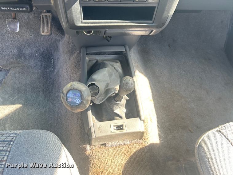 image for item NB9348 1993 Toyota T100 pickup truck