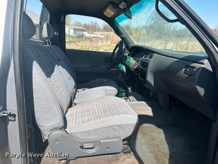 image for item NB9348 1993 Toyota T100 pickup truck