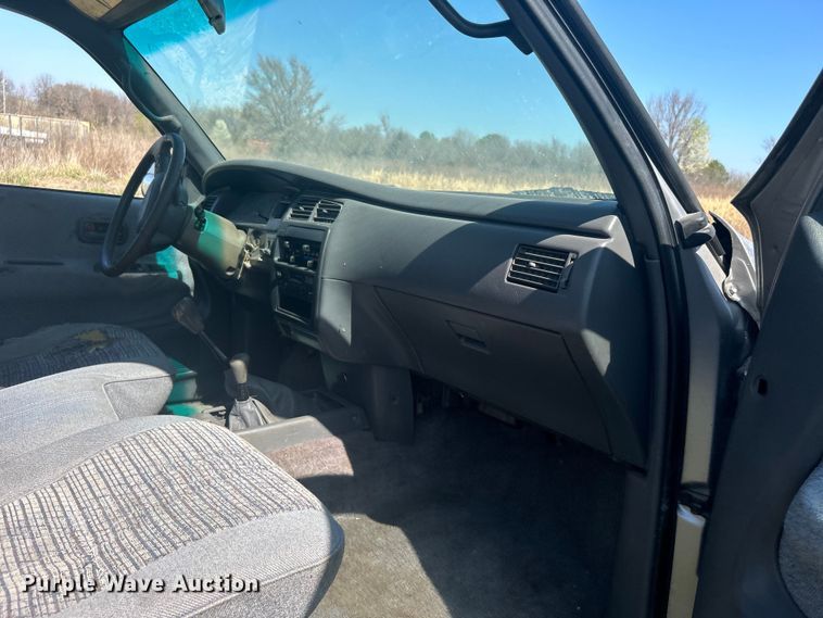 image for item NB9348 1993 Toyota T100 pickup truck