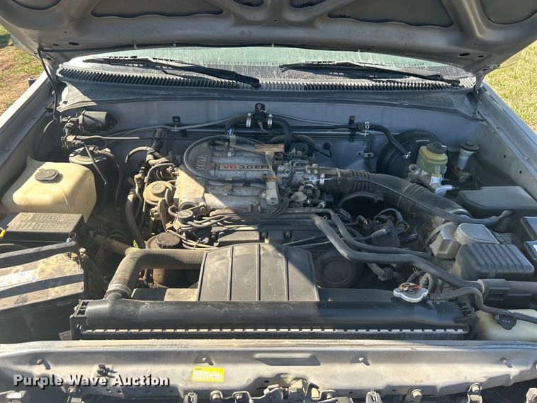 image for item NB9348 1993 Toyota T100 pickup truck