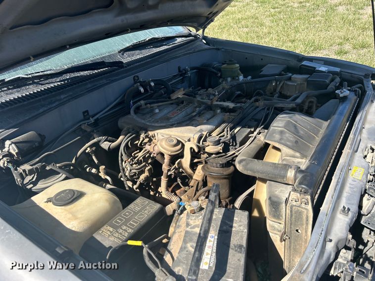 image for item NB9348 1993 Toyota T100 pickup truck