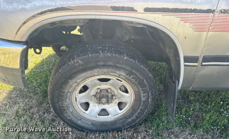 image for item NB9348 1993 Toyota T100 pickup truck