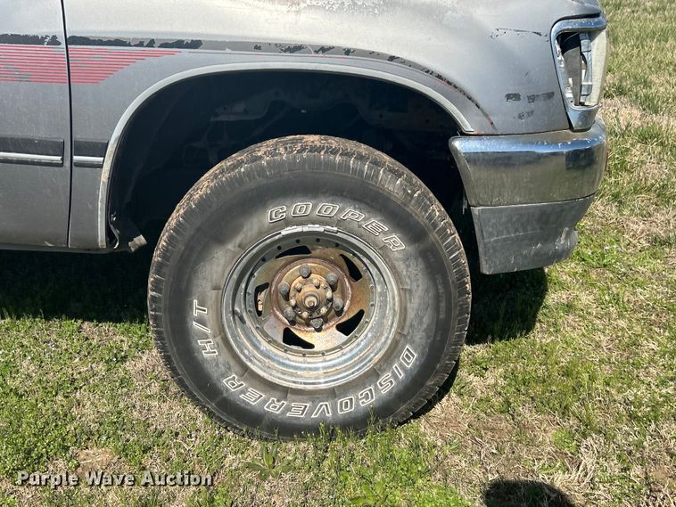 image for item NB9348 1993 Toyota T100 pickup truck