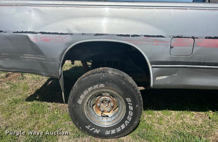 image for item NB9348 1993 Toyota T100 pickup truck