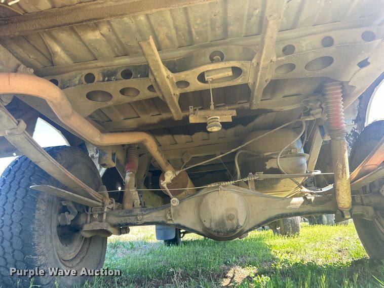 image for item NB9348 1993 Toyota T100 pickup truck