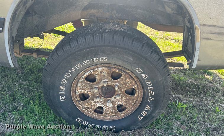 image for item NB9348 1993 Toyota T100 pickup truck