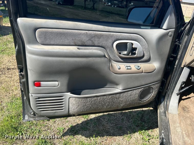 image for item NB9349 1996 Chevrolet C1500 Ext. Cab pickup truck