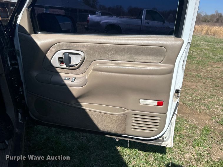 image for item NB9349 1996 Chevrolet C1500 Ext. Cab pickup truck